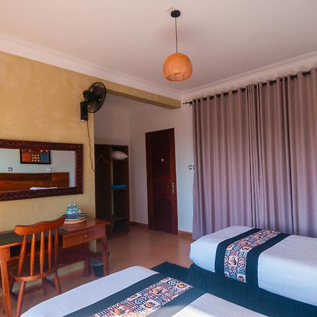 The Lakeside Entebbe Exterior photo