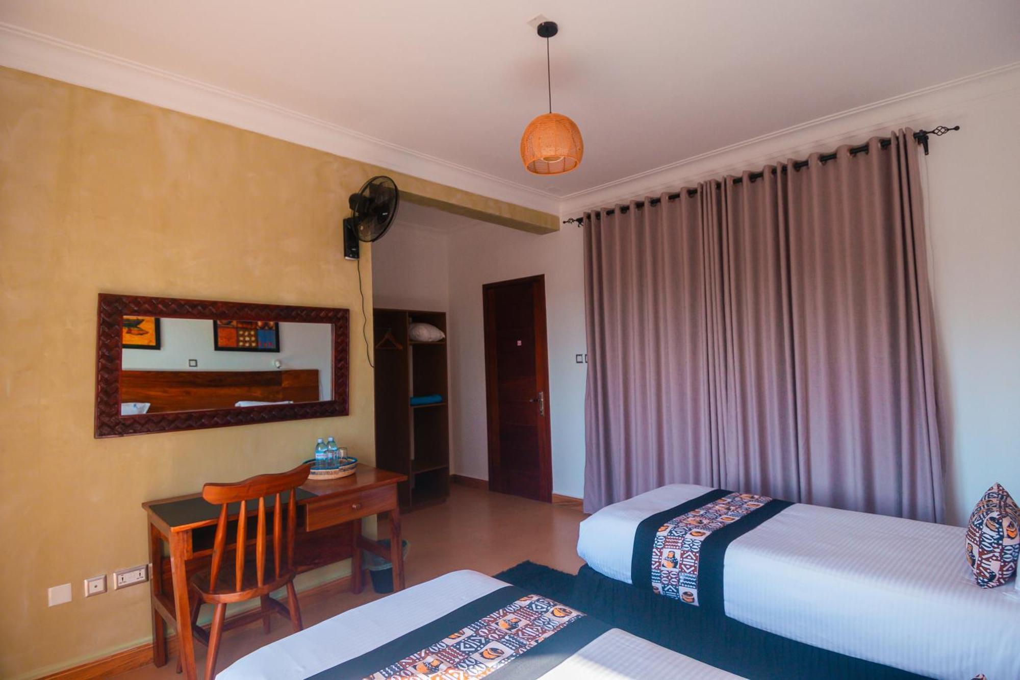 The Lakeside Entebbe Exterior photo